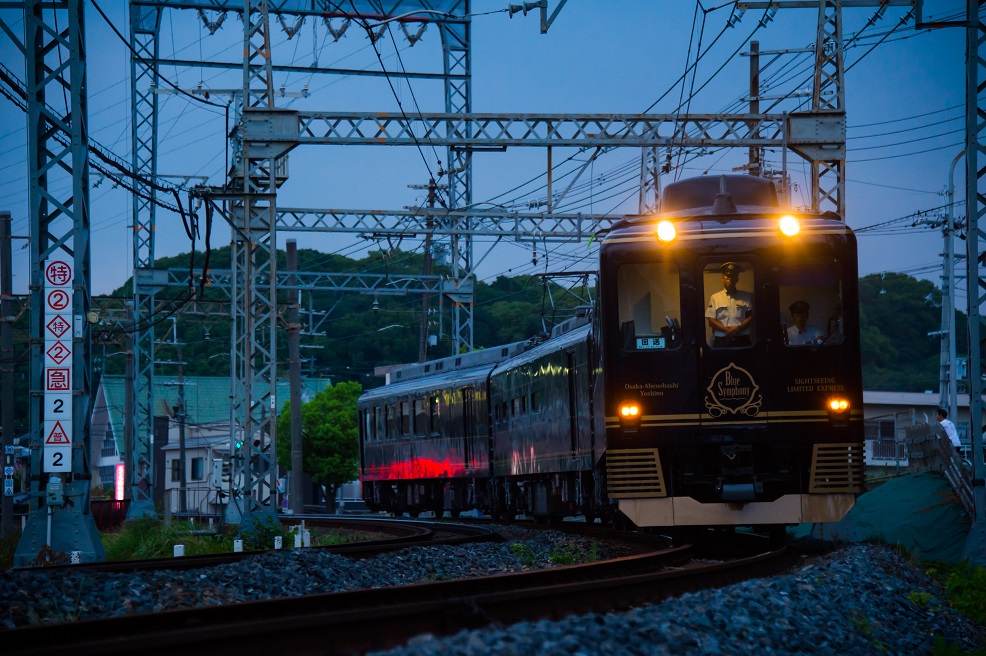 夕刻迫る「青の交響曲」は如何ですか…。上質に乗って、奈良橿原へ